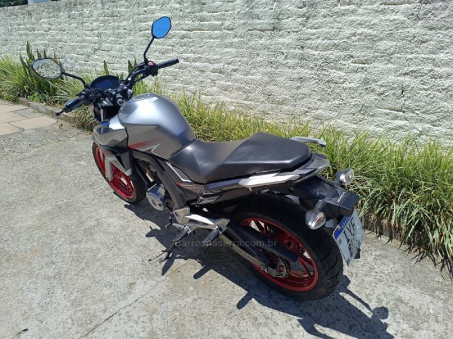 HONDA - CB 250F TWISTER - 2017/2018 - Prata - R$ 17.500,00