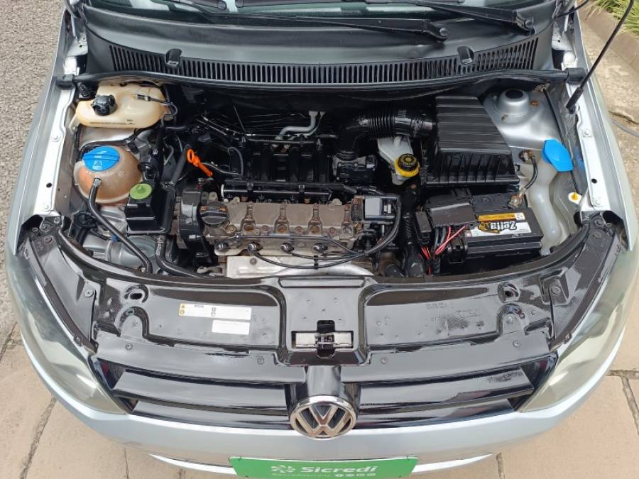 VOLKSWAGEN - FOX - 2013/2014 - Prata - R$ 45.900,00