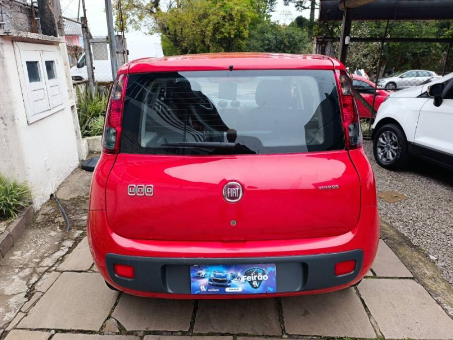 FIAT - UNO - 2015/2016 - Vermelha - R$ 35.900,00