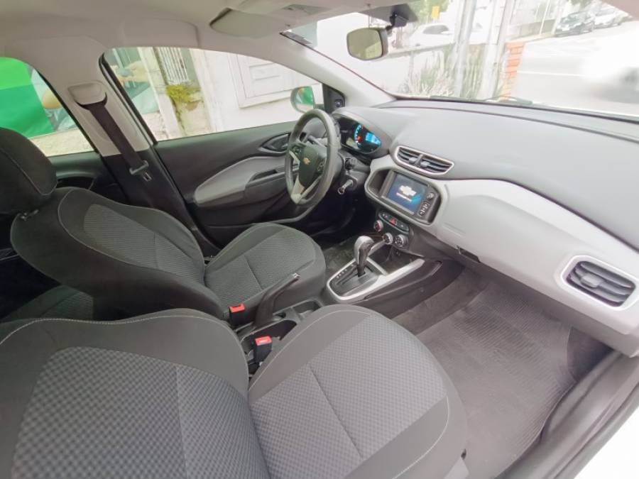 CHEVROLET - ONIX - 2017/2018 - Branca - R$ 64.900,00
