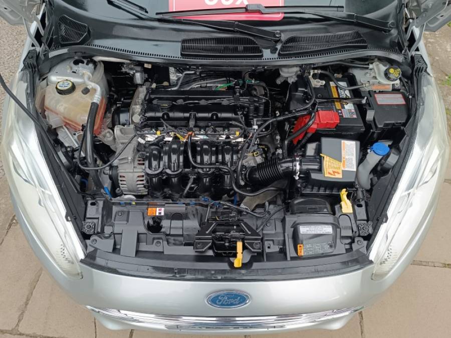 FORD - FIESTA - 2014/2015 - Prata - R$ 49.900,00