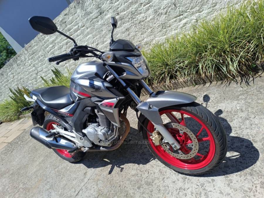 HONDA - CB 250F TWISTER - 2017/2018 - Prata - R$ 17.500,00