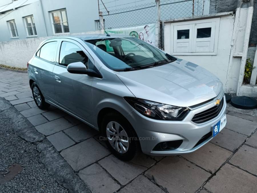 CHEVROLET - ONIX - 2017/2018 - Prata - R$ 54.900,00