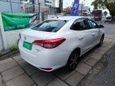 TOYOTA - YARIS - 2020/2021 - Branca - R$ 85.900,00