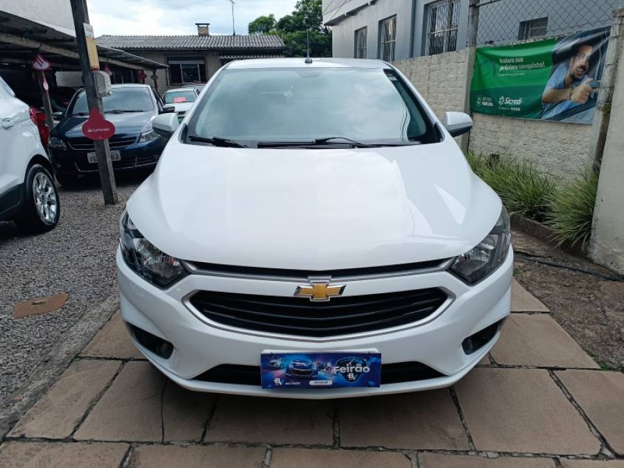 CHEVROLET - ONIX - 2017/2018 - Branca - R$ 64.900,00