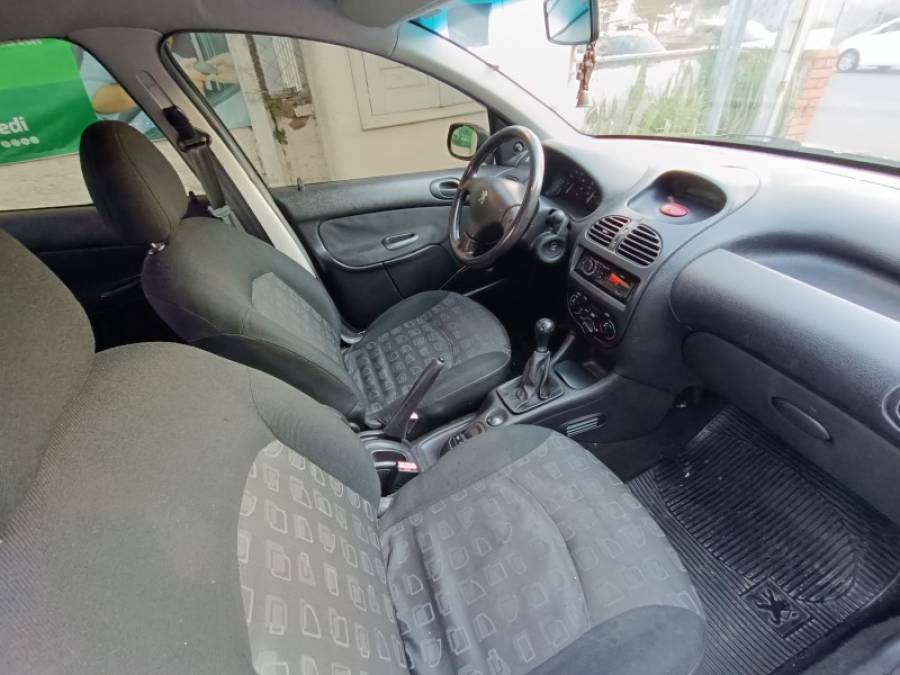 PEUGEOT - 206 - 2005/2005 - Preta - R$ 11.900,00