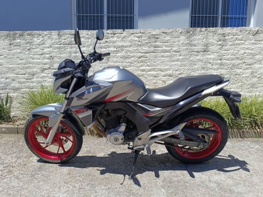 HONDA - CB 250F TWISTER - 2017/2018 - Prata - R$ 17.500,00