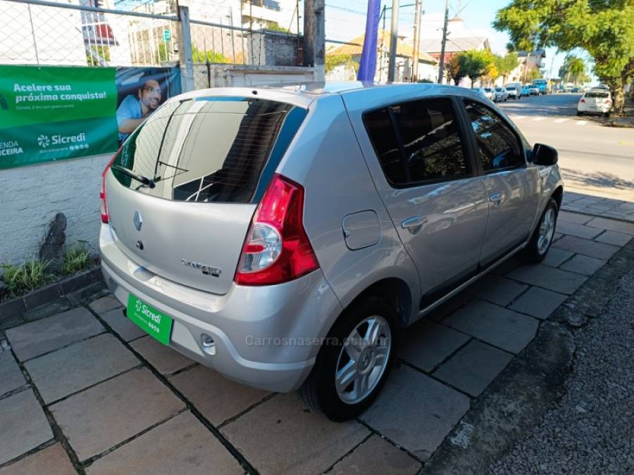 RENAULT - SANDERO - 2010/2011 - Prata - R$ 32.900,00