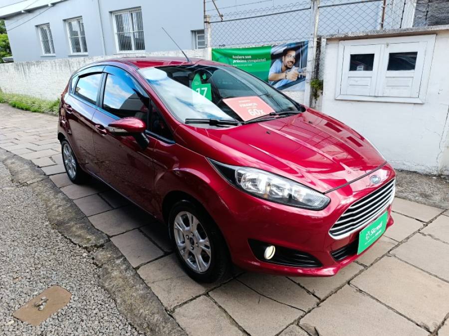 FORD - FIESTA - 2016/2017 - Vinho - R$ 56.900,00