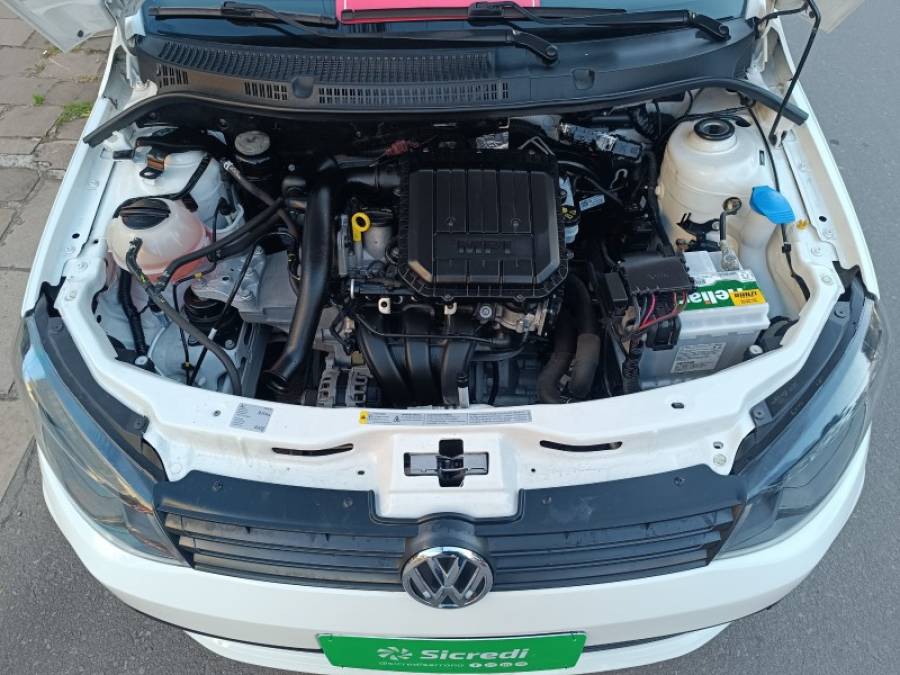 VOLKSWAGEN - VOYAGE - 2016/2017 - Branca - R$ 46.900,00