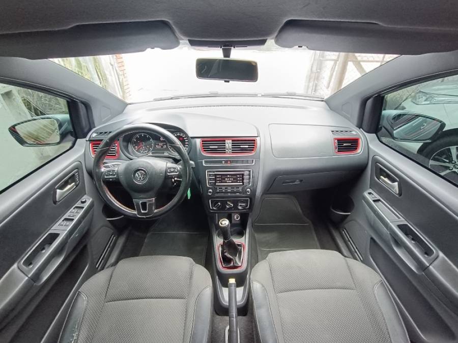 VOLKSWAGEN - FOX - 2013/2014 - Prata - R$ 45.900,00