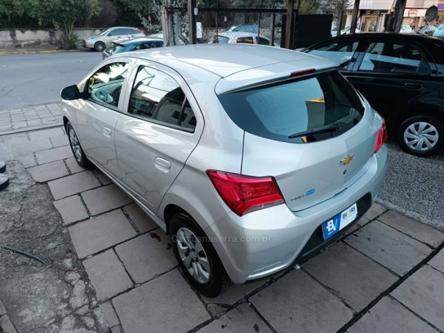 CHEVROLET - ONIX - 2017/2018 - Prata - R$ 54.900,00