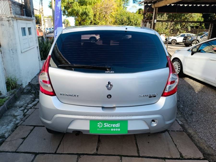 RENAULT - SANDERO - 2010/2011 - Prata - R$ 32.900,00