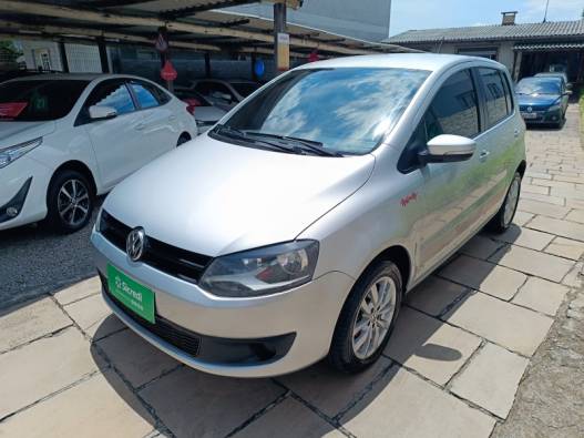 VOLKSWAGEN - FOX - 2013/2014 - Prata - R$ 45.900,00