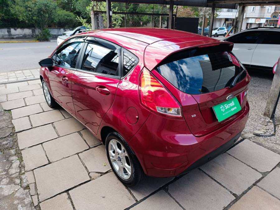 FORD - FIESTA - 2016/2017 - Vinho - R$ 56.900,00