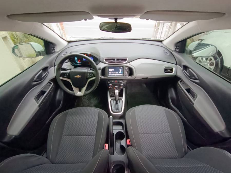 CHEVROLET - ONIX - 2017/2018 - Branca - R$ 64.900,00